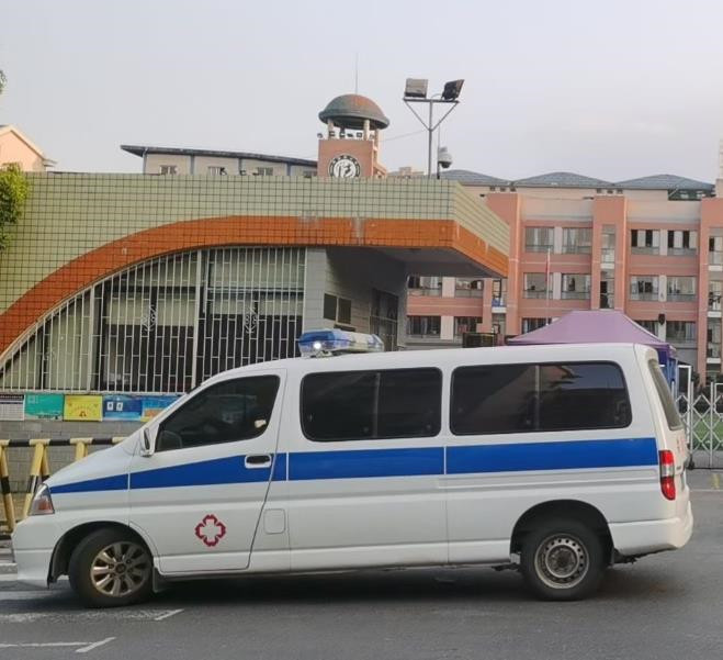 海兴救护车出租护送骨折病人一公里多少钱